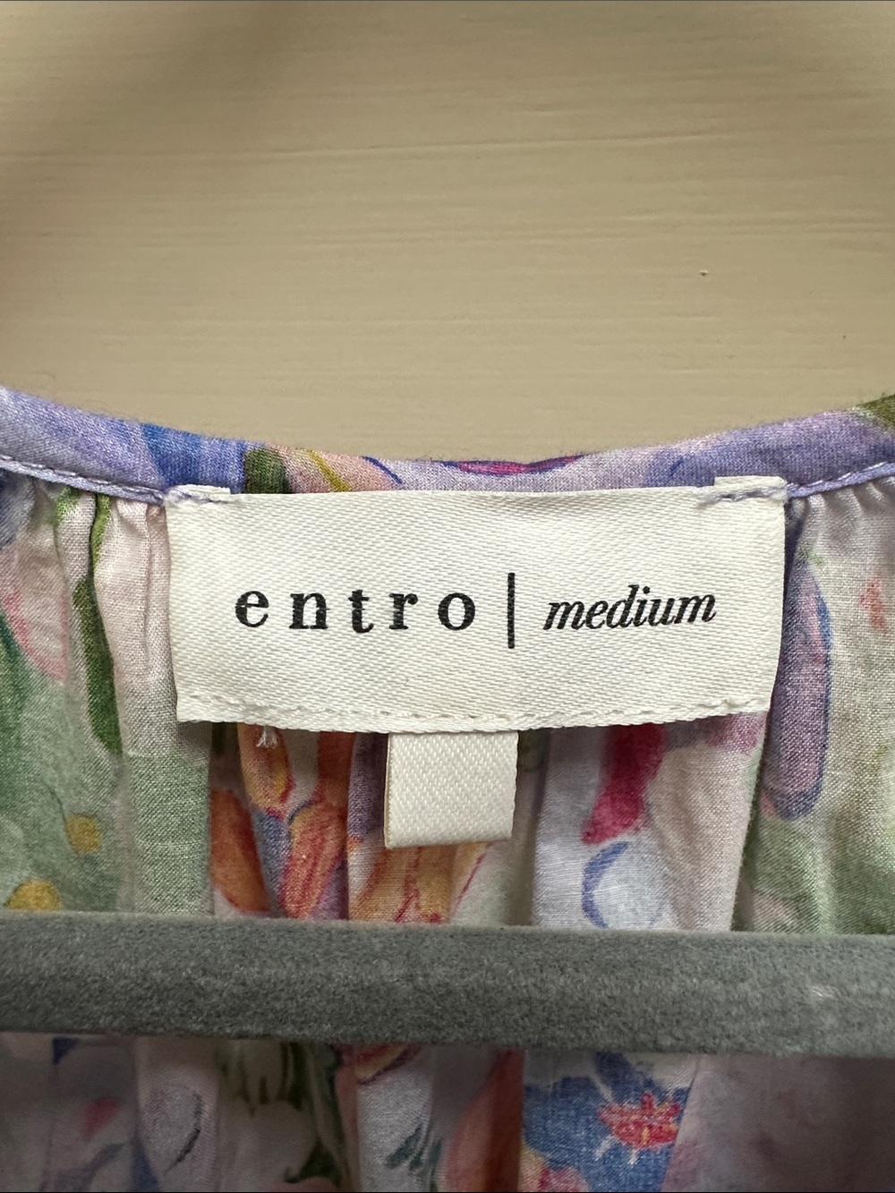 entro Lavender Floral Puff-Sleeve Top with Ruffle Details - Picture 2 of 8